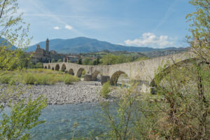 Il borgo di Bobbio con il ponte Gobbo o ponte del Diavolo