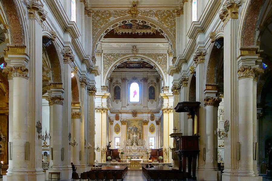 Interni del Duomo di Lecce