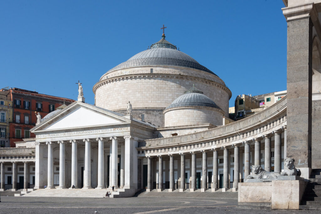 Piazza del Plebiscito a Napoli