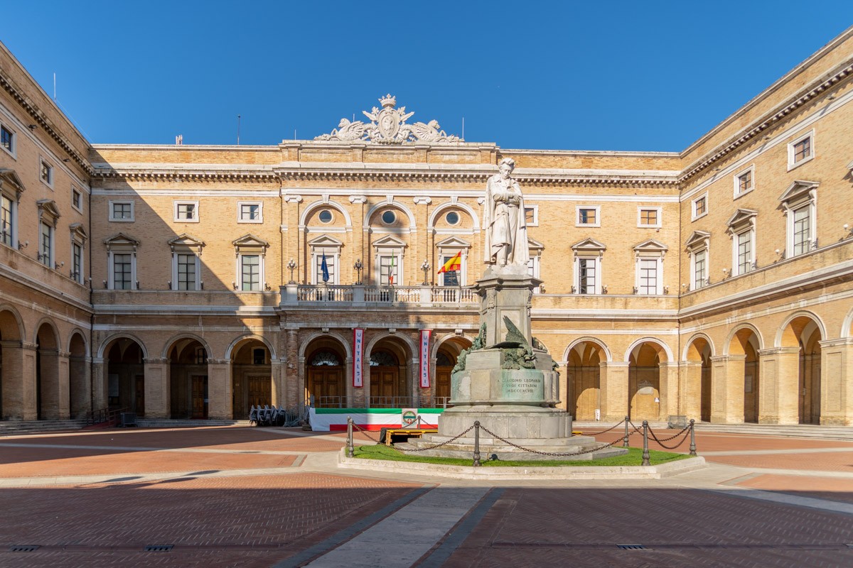 Recanati, Piazza Giacomo Leopardi