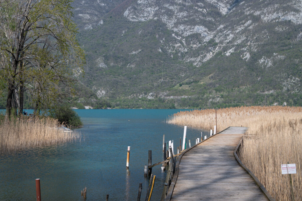 Lago di Cavazzo, passerella