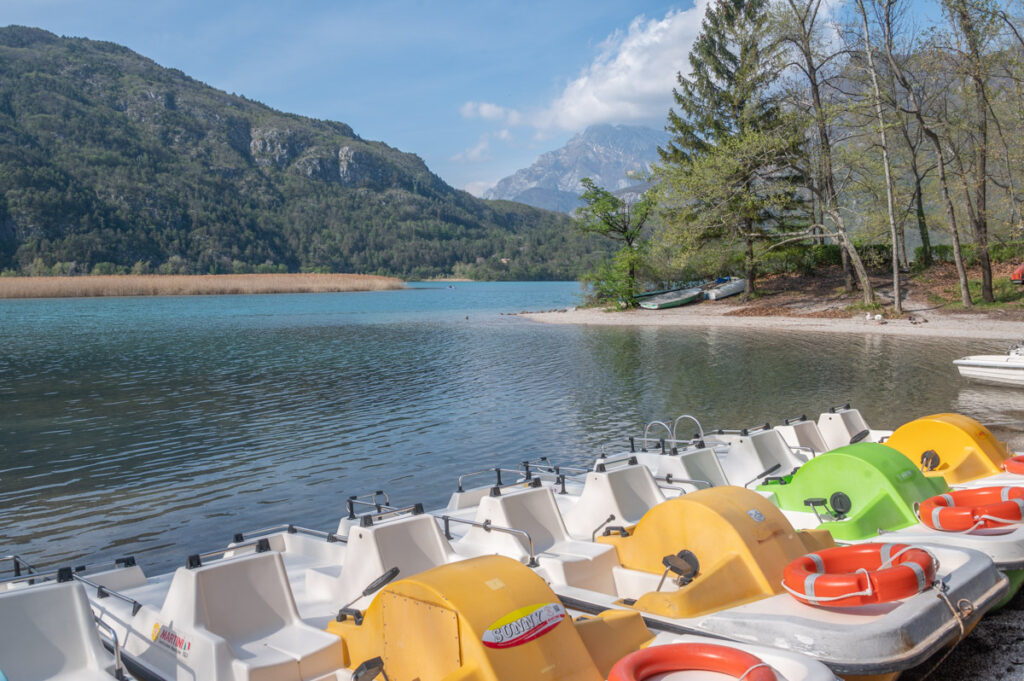 lago cavazzo pedalò