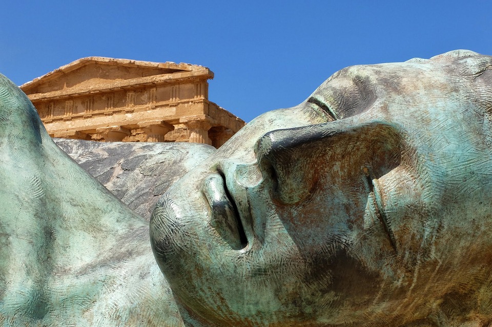 Sicilia, suggestivo scorcio nella Valle dei Templi