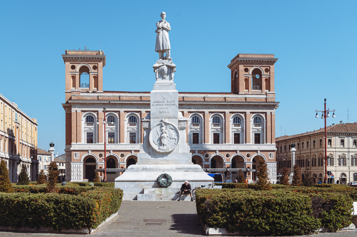 Forlì, il centro storico con piazza Aurelio Saffi