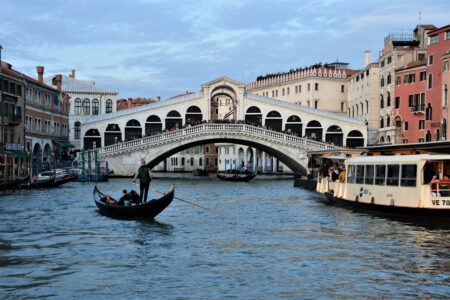 Il Ponte di Rialto a Venezia