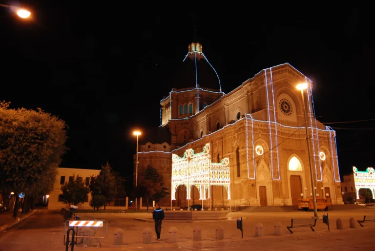 Il Duomo Tonti di Cerignola illuminato di sera