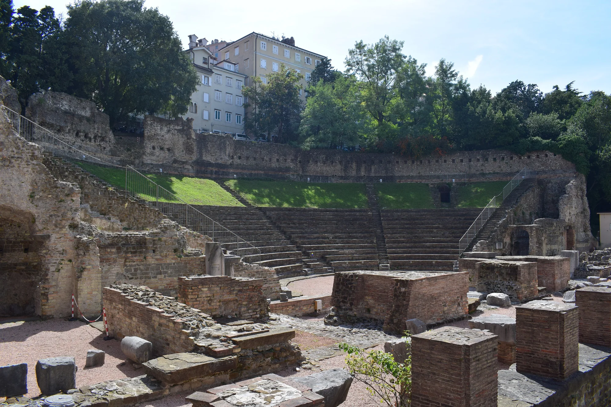 Le gradinate del Teatro romano di Trieste in città vecchia