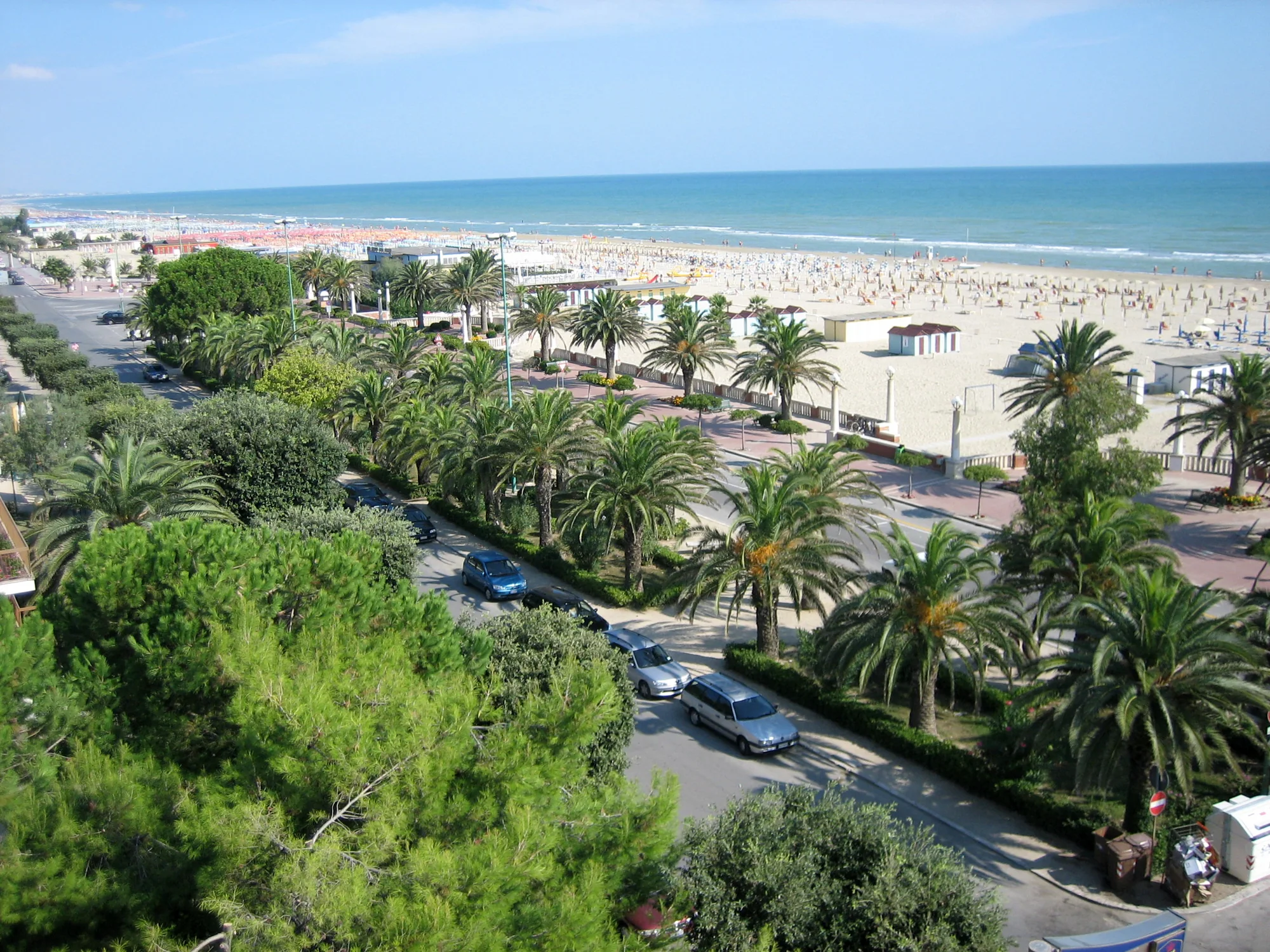 Il lungomare di Giulianova con le palme e la spiaggia