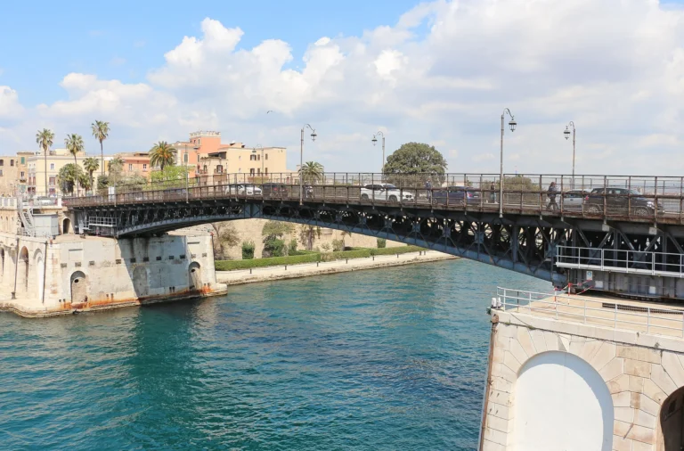 Il ponte girevole di Taranto
