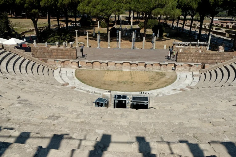 Il teatro romano di Ostia antica tra i pini