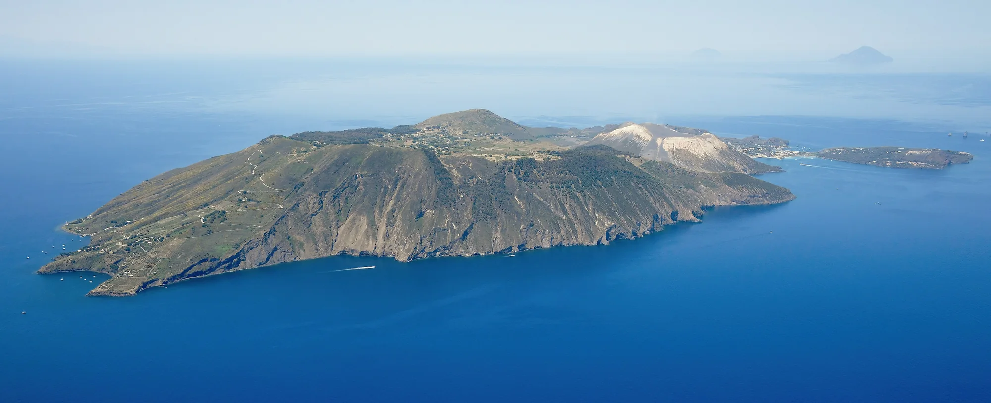 Vulcano vista dall'alto, con il Gran Cratere